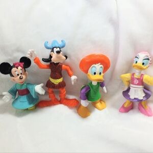Vintage Disney Epcot Center Around the World Poseable PVC Figure Lot Goofy Daisy